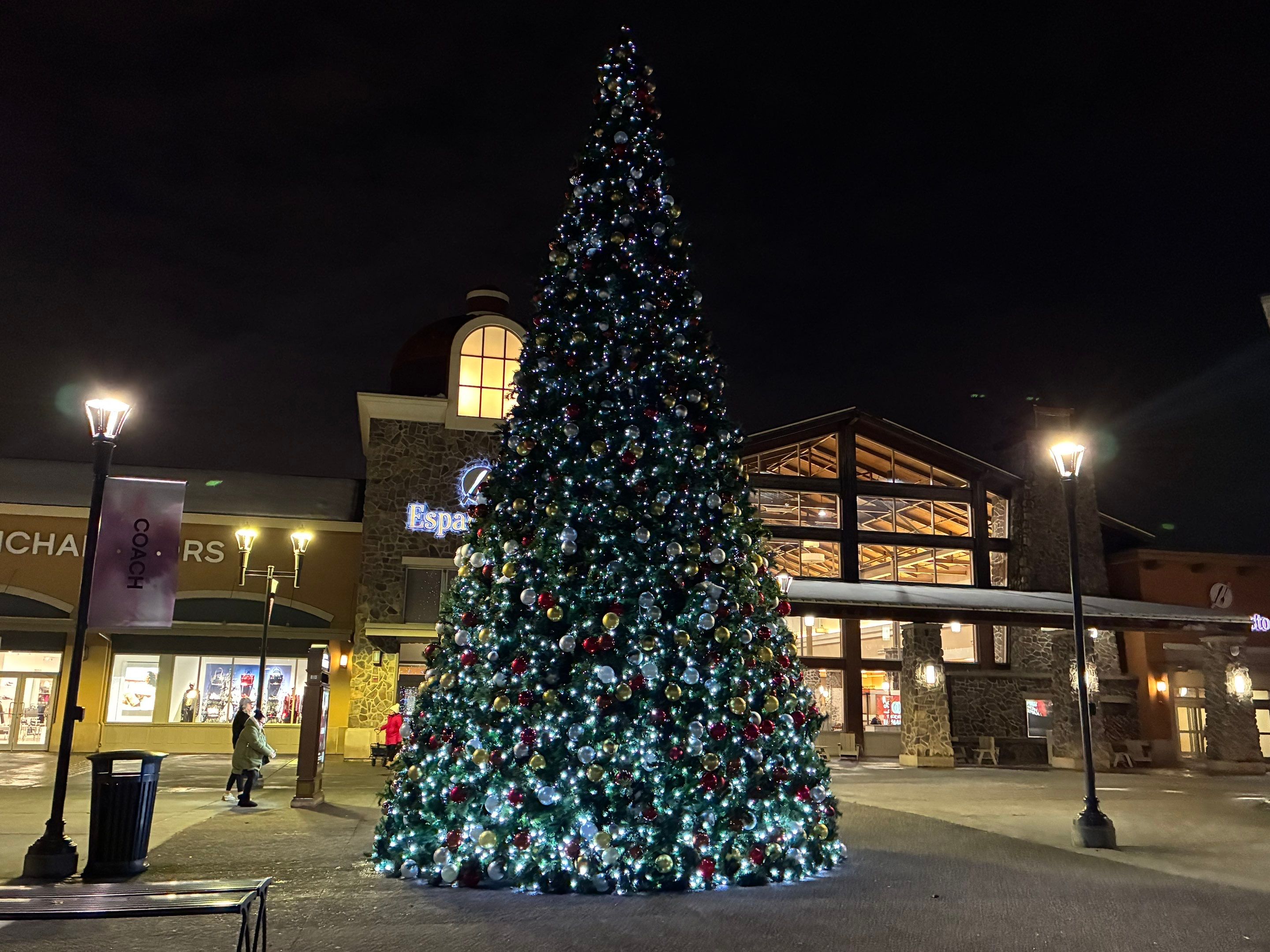 Installation de décorations de Noël professionelle à Mirabel, Qc