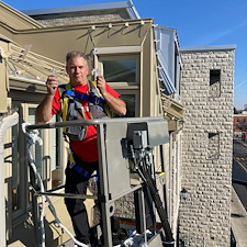 Installation-de-lumires-de-Nol-sur-un-btiment-commercial-Terrebonne-1 4